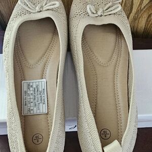 Elegant Cream Women's Ballet Flats